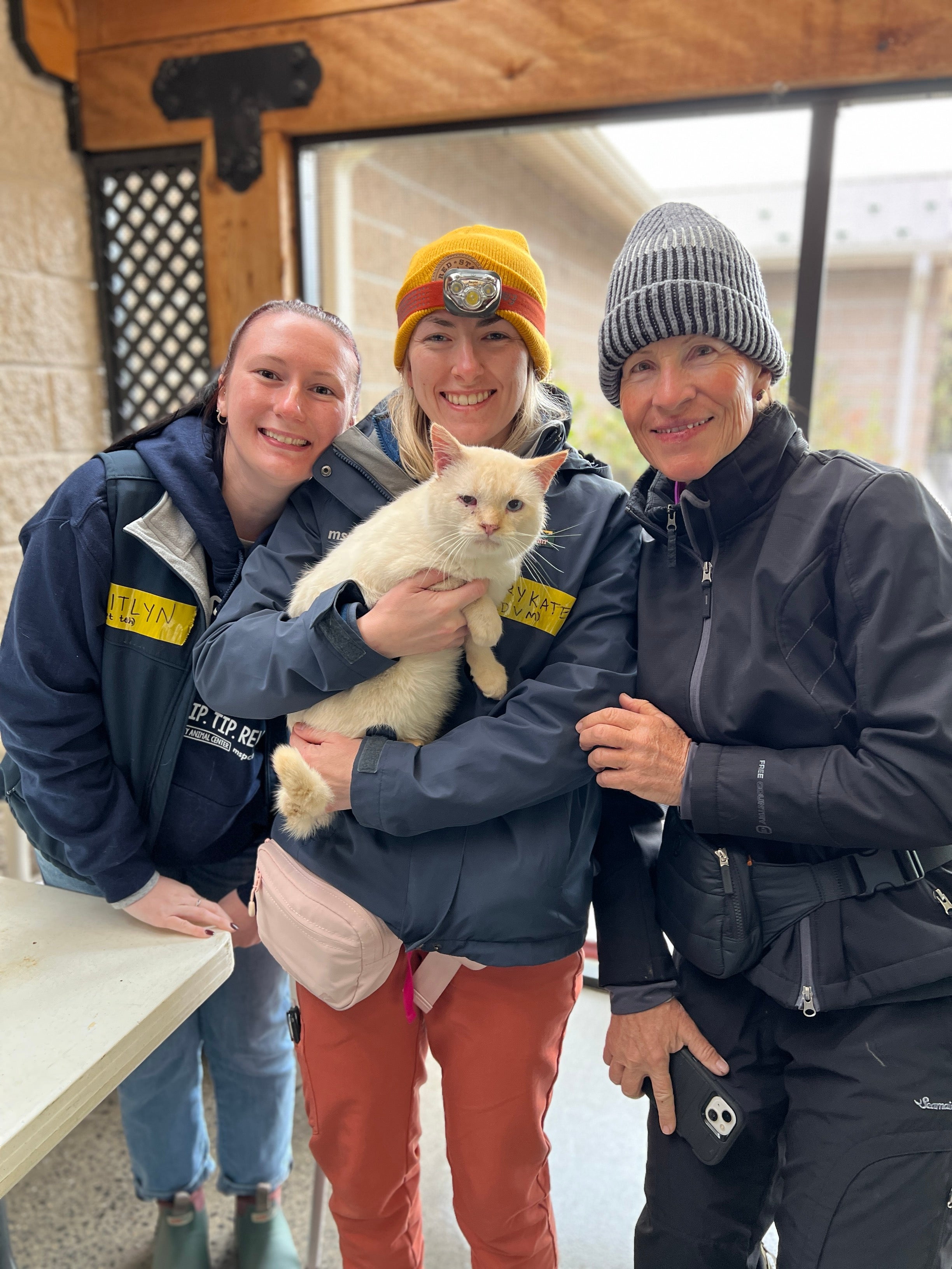 Mobile vet care comes to pets impacted by hurricane Best Friends